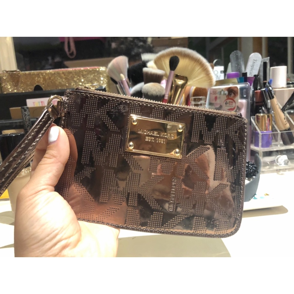 ✨Michael Kors Wristlet✨